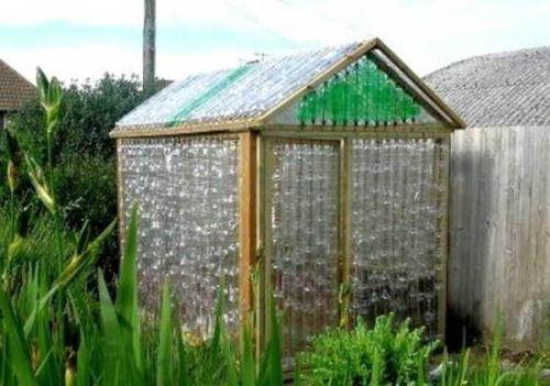 Что можно сделать из пластиковой бутылки из-под геля для стирки. Делаем теплицу, сарай, парник