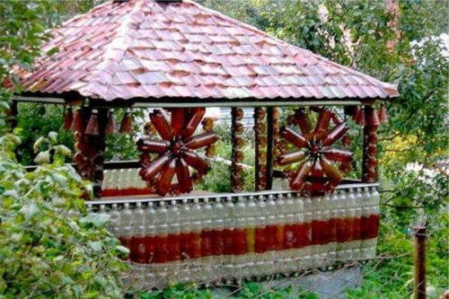 Что можно сделать из пластиковой бутылки из-под геля для стирки. Делаем теплицу, сарай, парник
