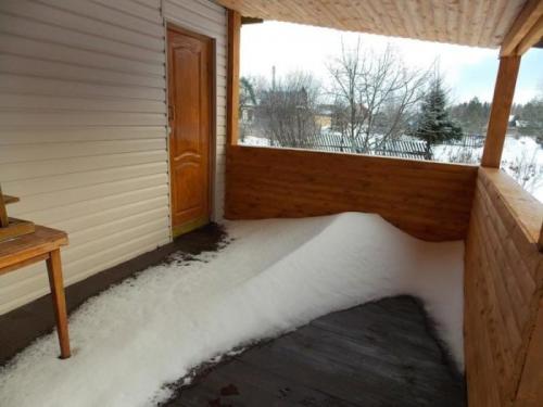 Чем отделать потолок на открытой веранде. Потолок на террасе и веранде: потенциальные материалы и способы отделки