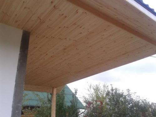 Чем отделать потолок на открытой веранде. Потолок на террасе и веранде: потенциальные материалы и способы отделки