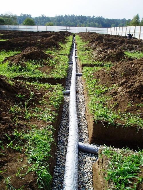 Бюджетный дренаж участка. Какая вода мешает жить застройщику и загородному домовладельцу