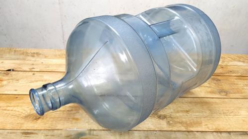 Что можно сделать из 19-литровой пластиковой бутылки. Полезная самоделка для дачников из 19-литровой бутылки