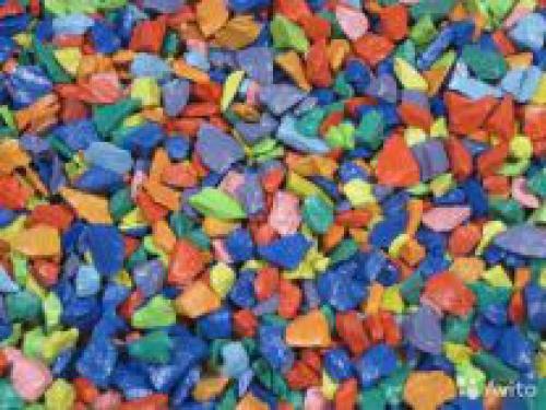 Можно ли красить или обрабатывать валуны для дизайна. Как покрасить декоративный щебень для клумб?