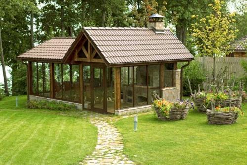 Деревянная беседка на дачу. Беседка из дерева — плюсы и минусы материала, типы беседок, мастер-класс по изготовлению и сборке своими руками