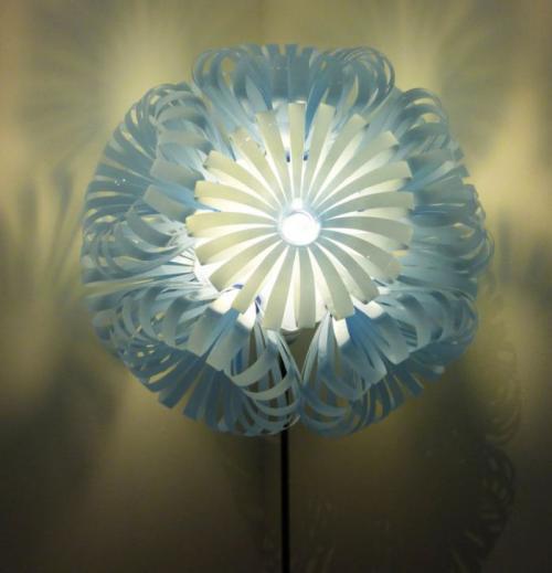 Что можно сделать из пластиковых бутылок для двора. Поделки из пластиковых бутылок своими руками: 140 фото идей и советы по применению в ландшафтном дизайне