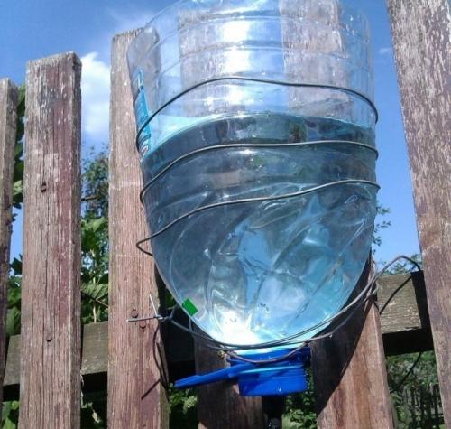 Применение 5-ти литровых пластиковых бутылок. 8 нестандартных идей использования 5-литровых пластиковых бутылок на даче