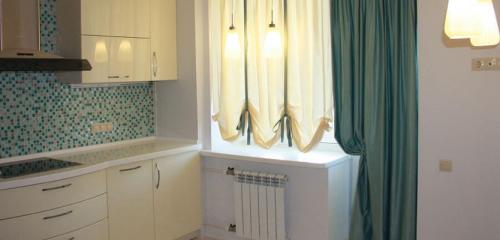 Римские шторы на кухню с балконом. Лучшие варианты дизайна штор для кухни с балконной дверью