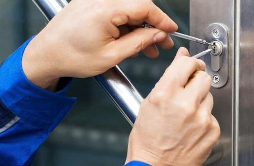 Как обеспечить безопасность, используя замки без ключа. Как защитить входную дверь от взлома: 5 простых способов