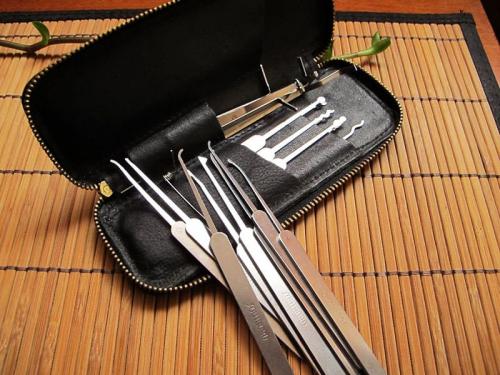 Как обеспечить безопасность, используя замки без ключа. Как защитить входную дверь от взлома: 5 простых способов