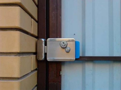 Как работают замки на ворота и калитки без ключа. Виды механизмов