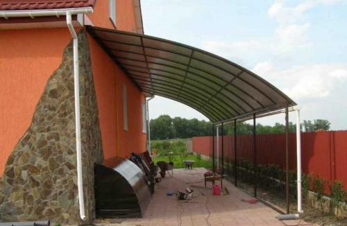 Навесы из поликарбоната своими руками. Строим навес из поликарбоната своими руками — плюсы и минусы поликарбоната, типы навесов, мастер-класс по изготовлению и установке своими руками