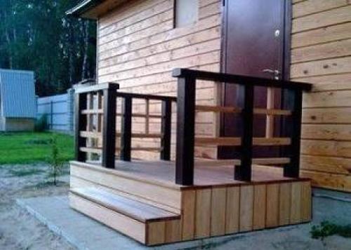 Закрытое крыльцо деревянного дома. Из чего построить крыльцо