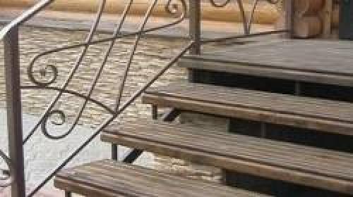 Закрытое крыльцо деревянного дома. Из чего построить крыльцо