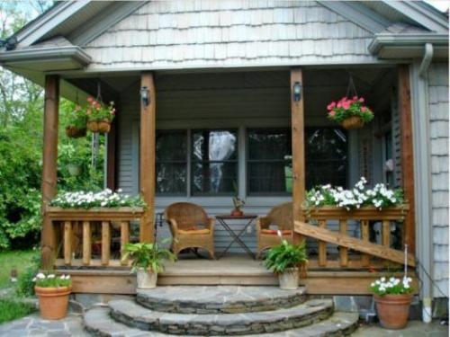 Как сделать крыльцо из бруса и досок. Назначение крыльца