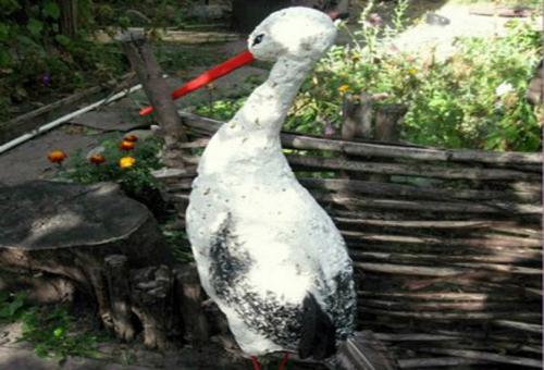 Как сделать аиста своими руками. Садовый аист из пластиковой бутыли и монтажной пены