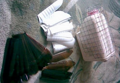 Поделки для дачи аист. Скульптура из пластиковых бутылок и фанеры 09