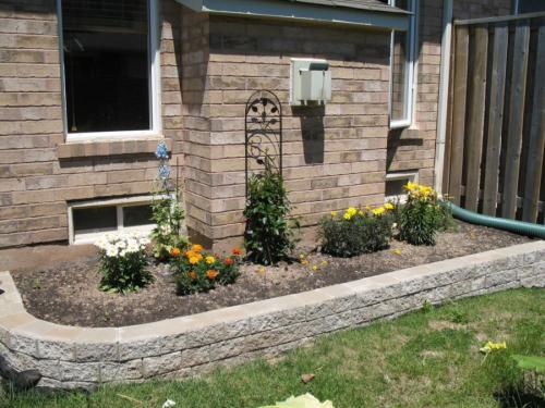 Клумбы из камня и кирпича. Клумбы из кирпича —, как красиво сложить своими руками? 115 фото и советы дизайнеров