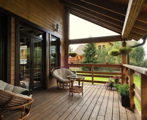 Как сделать идеальную террасу в загородном доме. Смотрите видео: Дизайн террасы в загородном доме