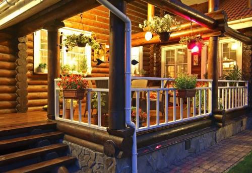 Как сделать идеальную террасу в загородном доме. Смотрите видео: Дизайн террасы в загородном доме