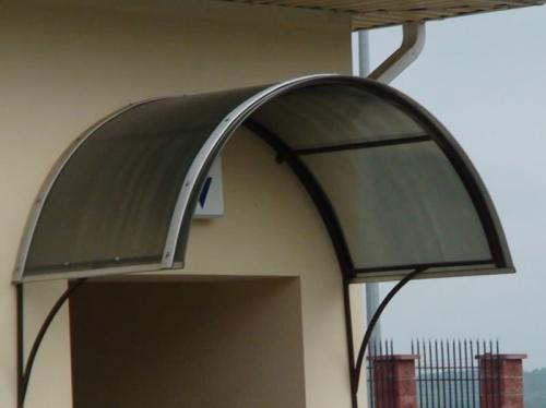 Козырьки и навесы над входом из поликарбоната. Козырьки из поликарбоната и их виды