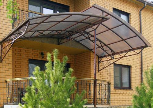 Навес над входной дверью в частном доме. Козырек над крыльцом: основные разновидности и советы по оформлению (75 фото-идей)