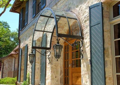 Навес над входной дверью в частном доме. Козырек над крыльцом: основные разновидности и советы по оформлению (75 фото-идей)