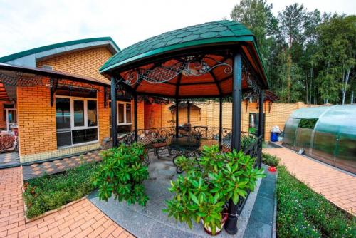 Как выбрать кованую беседку с крышей в соответствии с дизайном участка. Кованые беседки — 150 фото эксклюзивного дизайна. Смотрите обзор лучших кованых беседок для дачи