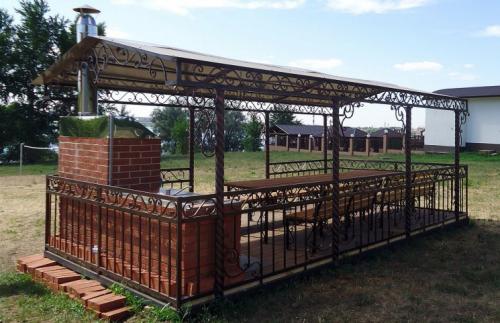 Как выбрать кованую беседку с крышей в соответствии с дизайном участка. Кованые беседки — 150 фото эксклюзивного дизайна. Смотрите обзор лучших кованых беседок для дачи