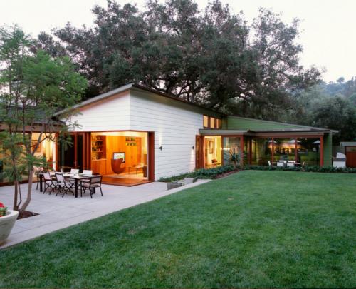 Терраса с двускатной крышей. Как построить двухскатную крышу с террасой: типы конструкций и пошаговая инструкция 06