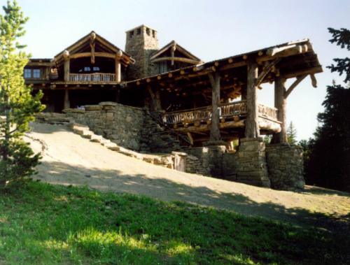 Терраса с двускатной крышей. Как построить двухскатную крышу с террасой: типы конструкций и пошаговая инструкция 08