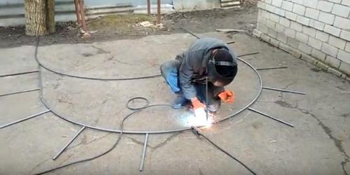 Садовая арка из арматуры своими руками.