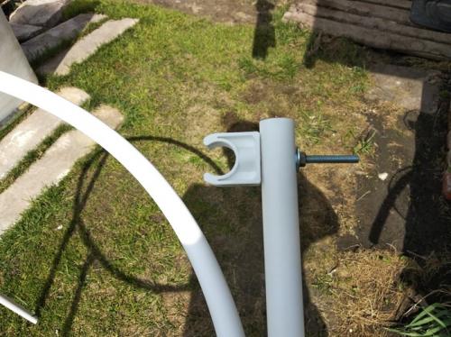 Как защитить садовую арку из пластиковых труб от погодных условий. Подпорки для кустов. Бюджет 100 р.