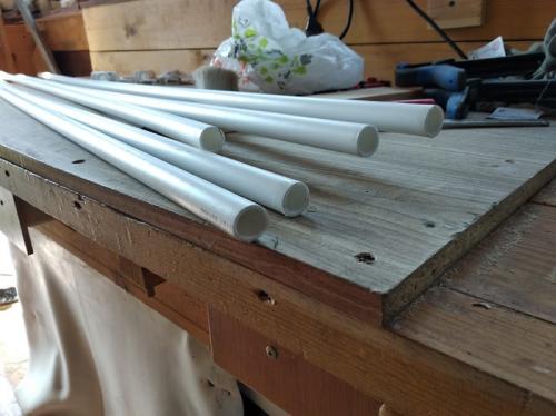 Как защитить садовую арку из пластиковых труб от погодных условий. Подпорки для кустов. Бюджет 100 р.