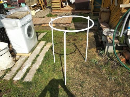 Как защитить садовую арку из пластиковых труб от погодных условий. Подпорки для кустов. Бюджет 100 р.