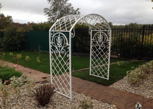 Какие материалы лучше всего использовать для строительства арки для плетистых. Материал для арок