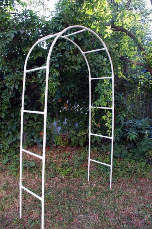 Какие материалы лучше всего использовать для строительства арки для плетистых. Материал для арок