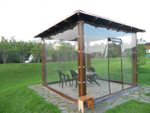 Какие факторы следует учитывать при выборе прозрачных штор ПВХ для беседки веранды. Особенности штор ПВХ для беседок и веранд