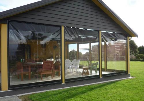 Какие факторы следует учитывать при выборе прозрачных штор ПВХ для беседки веранды. Особенности штор ПВХ для беседок и веранд