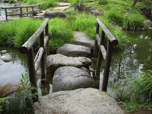 Мостик через ручей рисунок.