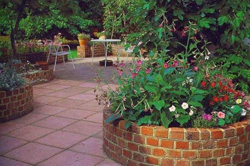 Цветники своими руками — пошаговая инструкция для начинающих. 100 фото готовых идей, новинки, секреты и хитрости от садовника 13 Цветники своими руками — пошаговая инструкция для начинающих. 100 фото готовых идей, новинки, секреты и хитрости от садовника 13