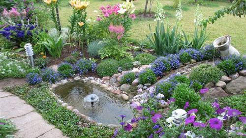 Цветник своими руками из подручных материалов. Виды