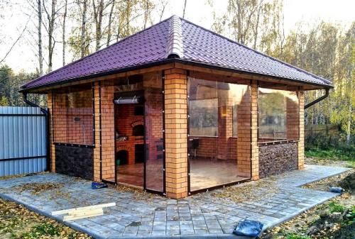 Беседка с мангальной зоной и качелями. Материалы для беседки