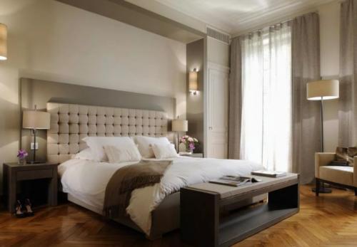 Нестандартные двуспальные кровати в интерьере спальни. Габариты и форма кровати 15