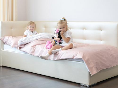 Кровать с мягким изголовьем и бортиками. Разновидности