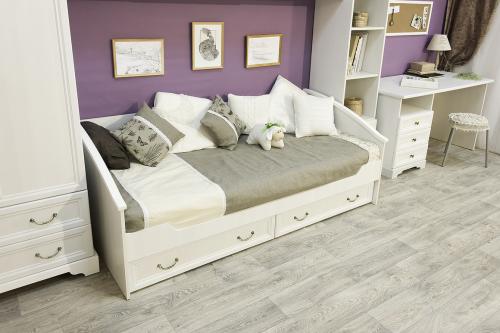 Кровать с мягким изголовьем и бортиками. Разновидности