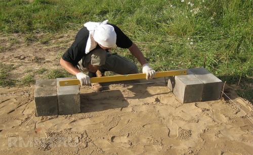 Бытовка под дачу. Фундамент под бытовку 06