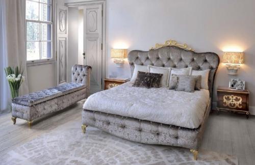 Кровать с мягким изголовьем в интерьере. Кровать с мягким изголовьем – 140 фото самых интересных дизайнерских моделей 2022 года