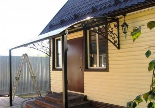 Красивые козырьки над входом. Козырек над крыльцом – 130 фото видов, устройство, постройка и секреты простого ремонта