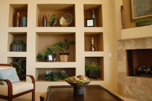 Деревянные полочки на стену. Виды настенных полок