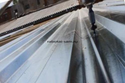 Навеса к дому своими руками. Какой бывает навес из профнастила, примыкающий к дому: фото основных конструкций 12 Навеса к дому своими руками. Какой бывает навес из профнастила, примыкающий к дому: фото основных конструкций 12